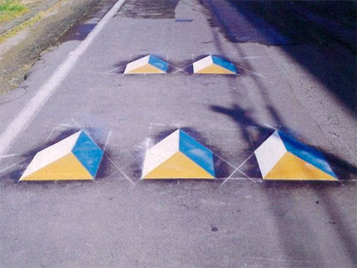 錯覚利用道路標示（車両減速標示）